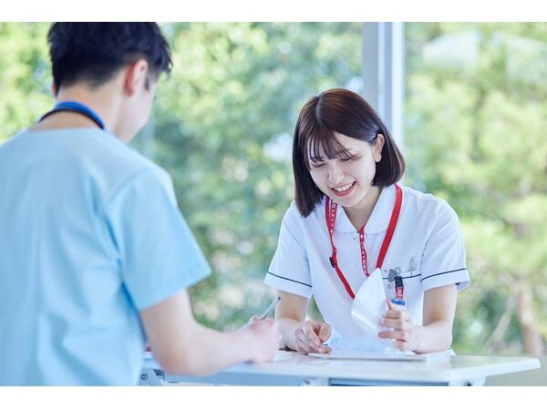 本郷整形外科皮膚科（パート） の准看護師求人の写真