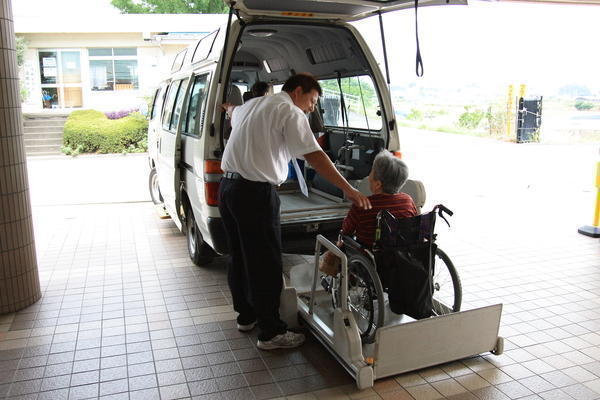 老人保健施設ナーシングホーム和光（デイケア/フルタイムパート）の介護職求人メイン写真3