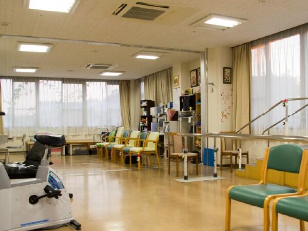 老人保健施設さくら苑リハビリセンター（フルタイムパート）の介護職求人メイン写真3