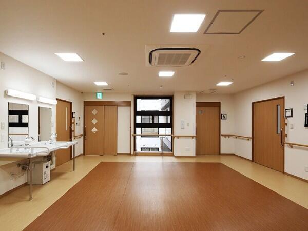 認知症高齢者グループホーム憩～江坂～（管理者/常勤）の介護福祉士求人メイン写真3