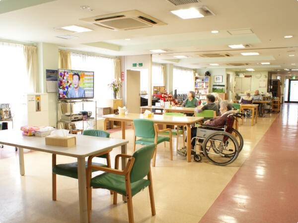 介護付き有料老人ホーム 板橋やすらぎの園 2号館（夜勤専従パート）の介護職求人メイン写真2