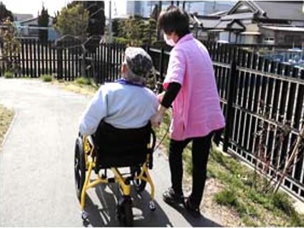 有料老人ホームこころの駅（常勤）の介護職求人メイン写真3