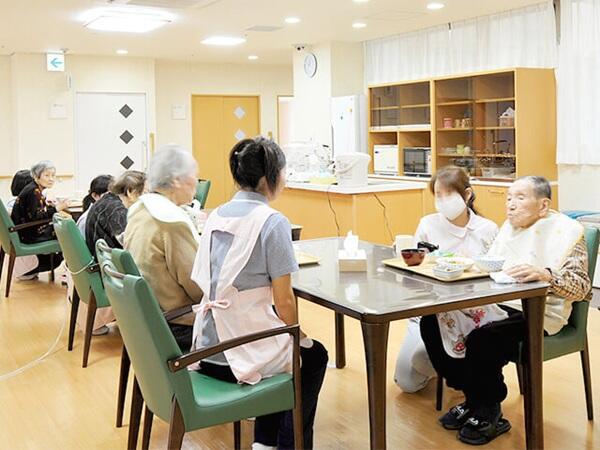 介護老人保健施設 プリエール（支援相談員 / パート）の社会福祉士求人の写真