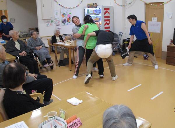 高齢者デイサービス めだかの学校 曽比（パート）老人ホーム内の介護職求人サブ写真1