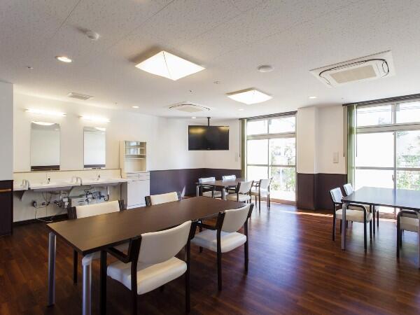 住宅型有料老人ホームエイジ・ガーデン柏原（パート）の介護職求人メイン写真3