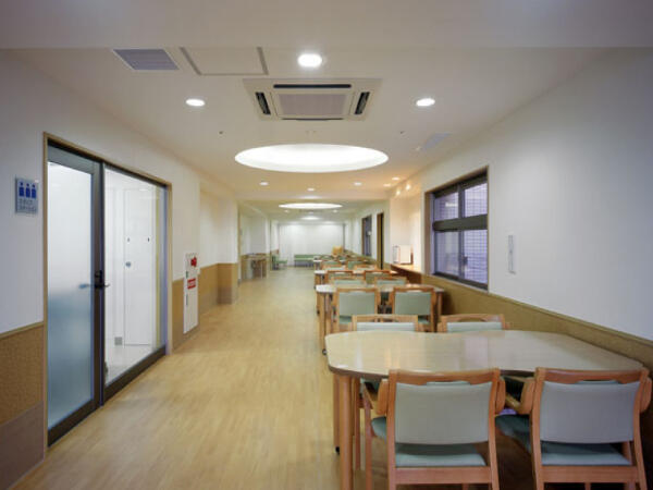 介護付有料老人ホームいまり（常勤）の柔道整復師求人メイン写真4