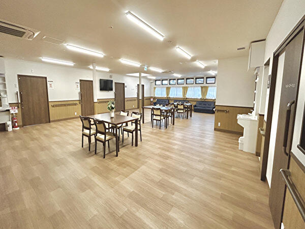 プラチナライフ千葉市川（生活相談員/常勤）の社会福祉士求人サブ写真1