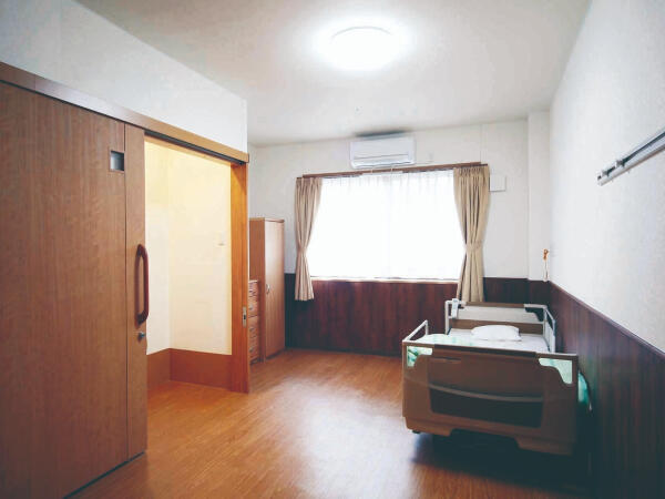 特別養護老人ホームひかり苑（フルタイムパート）の准看護師求人メイン写真4