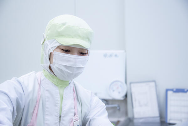 葉隠勇進(株) 尼崎市立潮小学校(厨房/パート)の調理師/調理員求人の写真