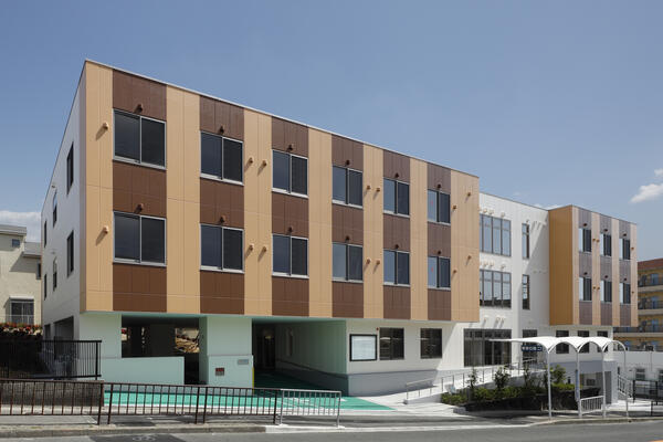 サービス付き高齢者向け住宅ぽぷら ナーシングホームなりた（夜勤専従/パート）の准看護師求人の写真