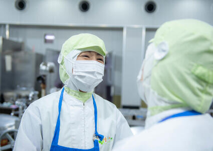 葉隠勇進(株)茨城県牛久市下根町の学校給食(厨房/サブチーフ/常勤)の調理師/調理員求人の写真