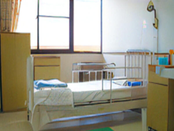 介護老人保健施設やすらぎ苑（準職員/常勤）の介護職求人メイン写真2