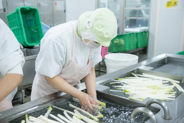 葉隠勇進(株)港区立 麻布小学校（厨房/パート）の調理補助求人メイン写真4