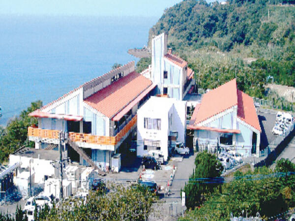 介護老人保健施設やすらぎ苑（準職員/常勤）の介護福祉士求人メイン写真1