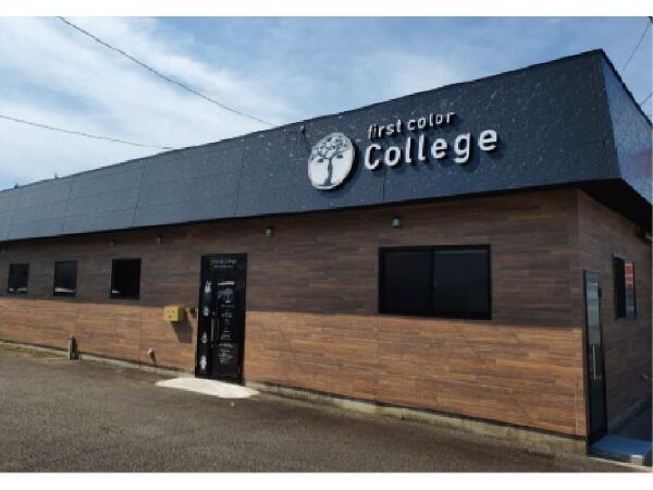 ファーストカラー カレッジ（児童指導員/常勤）の介護福祉士求人の写真