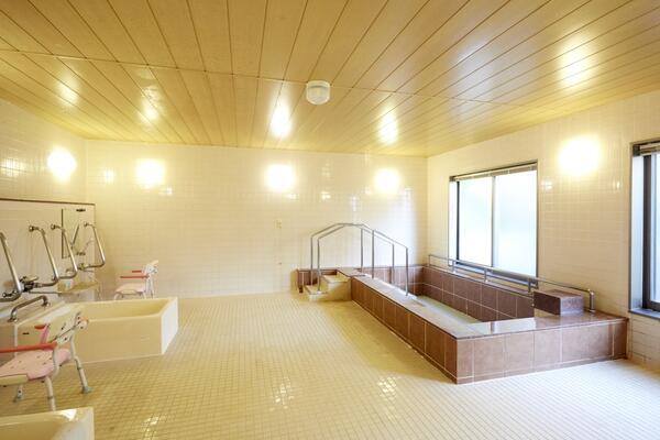 イリーゼ西岡（常勤）【会話と笑顔を大切にする介護職♪】の介護職求人メイン写真3