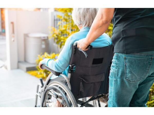 住宅型有料老人ホームえがおのさと 打中（常勤）の准看護師求人メイン写真1