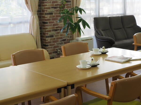 木津芳梅園デイサービス（常勤）の介護福祉士求人メイン写真2