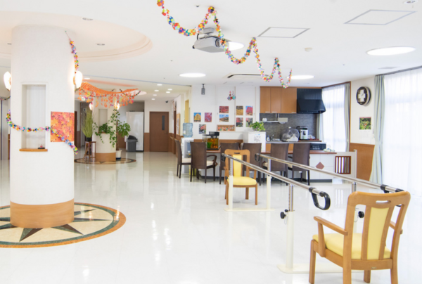 介護付有料老人ホーム ケアホーム　ディア・レスト岩国（常勤） の准看護師求人メイン写真2