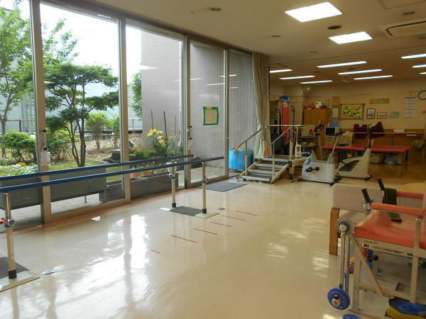 介護老人保健施設　あるふぁ国立（パート）の准看護師求人メイン写真3