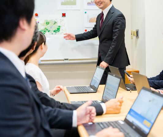 株式会社ケアマックス（病院コンサルタント/正社員）の医療事務求人の写真