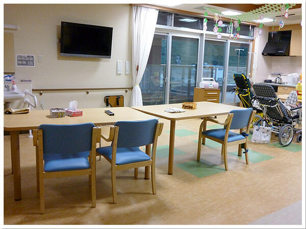  介護老人保健施設にしじょう（常勤）の理学療法士求人の写真