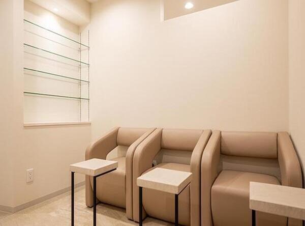 新宿駅前IGA皮膚科クリニック（パート） の看護師求人メイン写真4