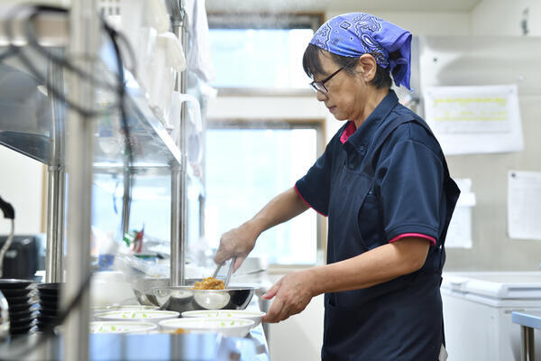 ショートステイ コスモス中野栄（パート）の調理師/調理員求人の写真