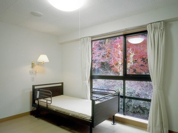 介護付有料老人ホーム シニアケアたけお（夜勤パート）の介護職求人メイン写真3