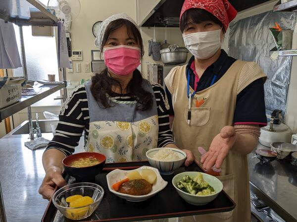 ショートステイ コスモス中野栄（パート）の調理師/調理員求人メイン写真2