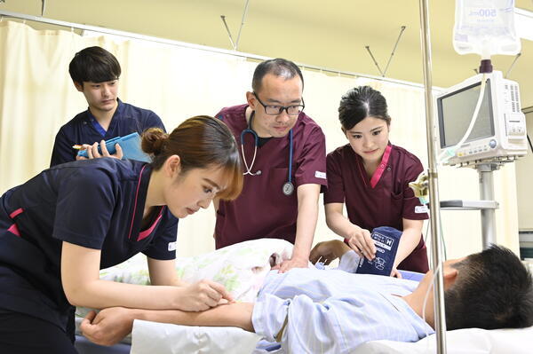 神戸百年記念病院（常勤）の准看護師求人の写真