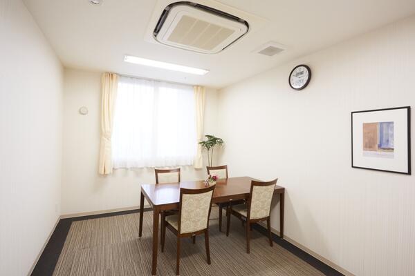 イリーゼ西岡（常勤）【会話と笑顔を大切にする介護職♪】の介護職求人メイン写真4