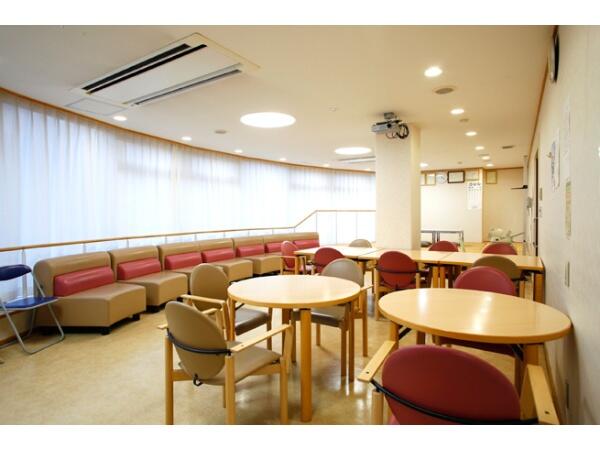 えいじんクリニック（パート）の准看護師求人メイン写真3