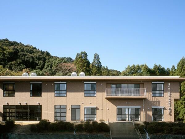 介護付有料老人ホーム シニアケアたけお(夜勤パート)の介護職求人の写真