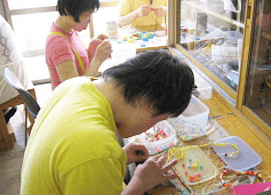 知的障害者支援施設 のばら園（支援専門職/常勤）の支援員求人サブ写真1