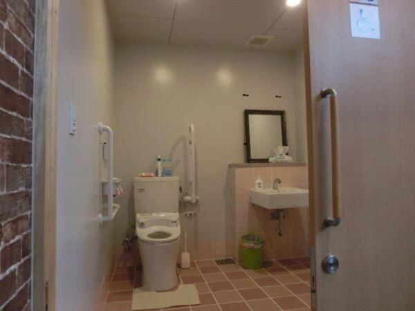 サービス付き高齢者向け住宅　ファミリーサポート（夜勤専従/常勤）の看護師求人メイン写真3