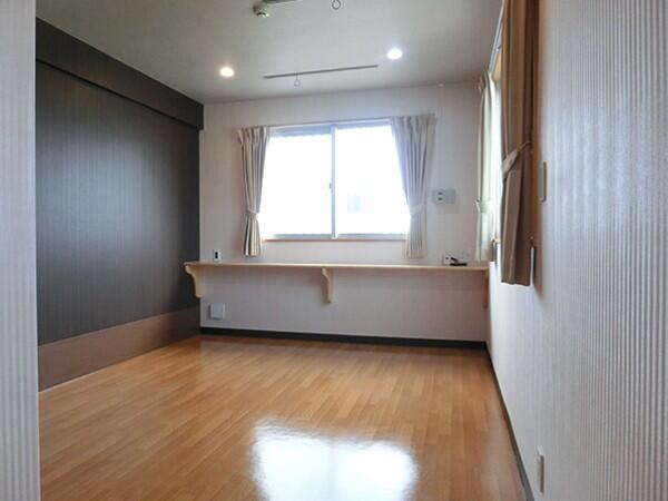 サービス付き高齢者向け住宅　ファミリーサポート（夜勤専従/常勤）の看護師求人メイン写真4