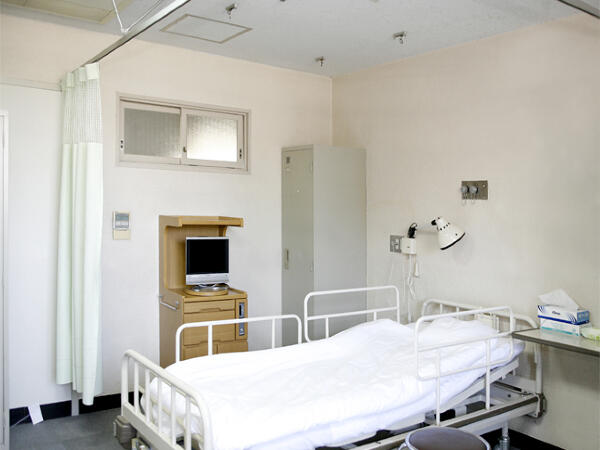 足立病院（常勤）の看護助手求人メイン写真2