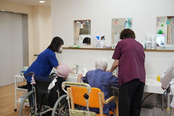 プラチナ・シニアホームいなげ（正社員）の介護職求人メイン写真5