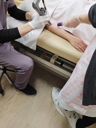 しらゆり皮膚科クリニック（常勤）の看護師求人メイン写真3