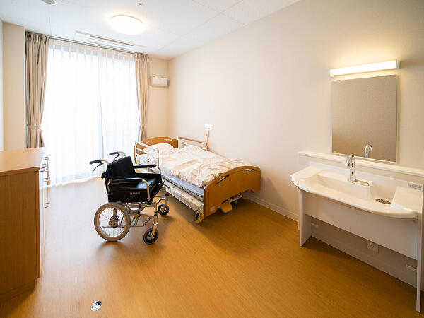 特別養護老人ホーム 鳳鳴苑（パート）の准看護師求人メイン写真5