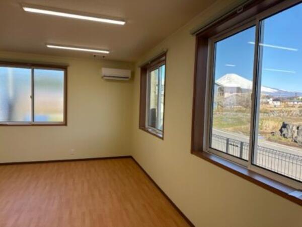 ドリームステップ裾野（サビ管／常勤）の社会福祉士求人メイン写真2