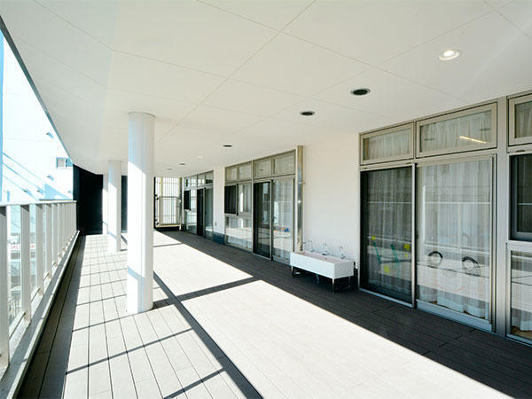 タムスわんぱく保育園東日暮里（保育主任/常勤）の保育士求人メイン写真2