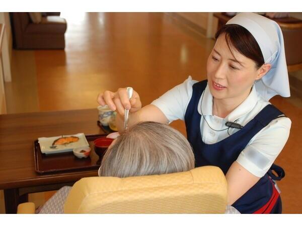 青梅慶友病院（食事介助/パート）の看護助手求人メイン写真2