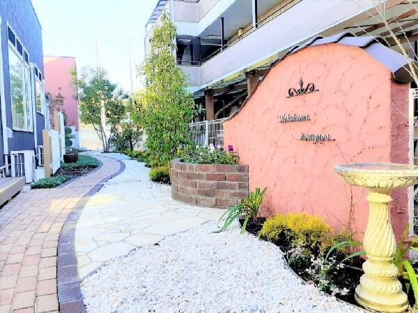 グループホームちいさな手花咲く街横浜こすがや（管理者候補/常勤）の介護福祉士求人メイン写真2