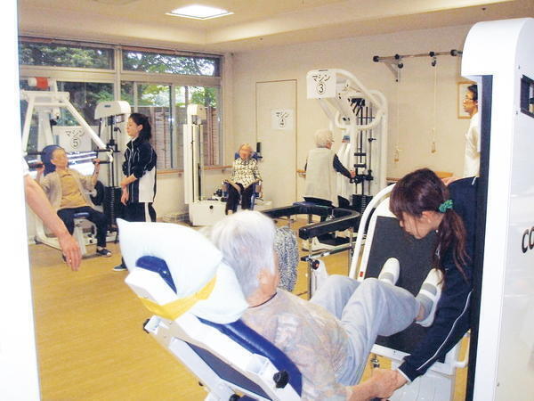 介護老人保健施設 リハリゾート青葉（機能訓練指導員/常勤） の理学療法士求人メイン写真3