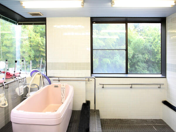 足立病院（常勤）の看護助手求人メイン写真3