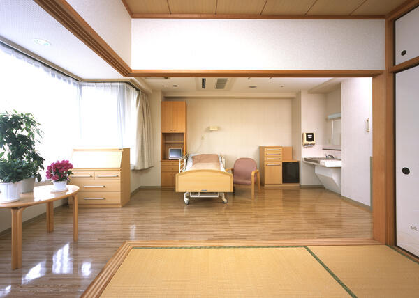 介護老人保健施設レストア川崎（夜勤専従パート）の介護職求人メイン写真3