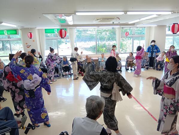 特別養護老人ホーム 寝屋川苑（常勤）の介護福祉士求人メイン写真3