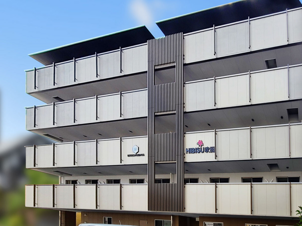 住宅型有料老人ホームHIBISU吹田（施設長）の介護福祉士求人メイン写真1